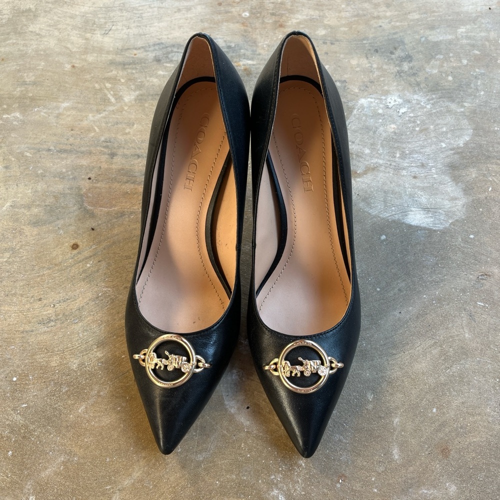 COACH EQUESTRIAN BUCKLE PATENT LEATHER PUMP